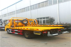 新港路附近拖车救援搭电