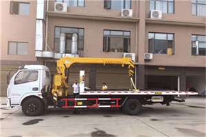 新港路附近汽车轮胎更换